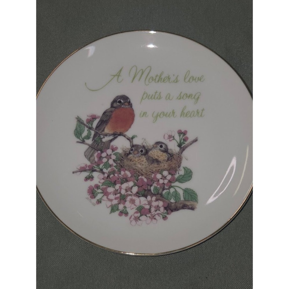 Lasting Memories Mother's Love Robin Bird Porcelain Collector Plate 1981 Japan